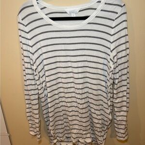 Market & Spruce Charcoal and White Long Sleeve Top